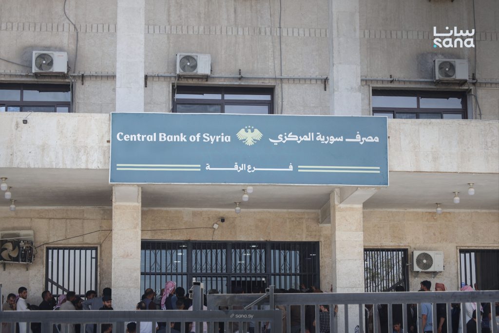 المركزي يفتح منفذ استبدال في الرقة ويمدّد المهلة حتى 20 آب